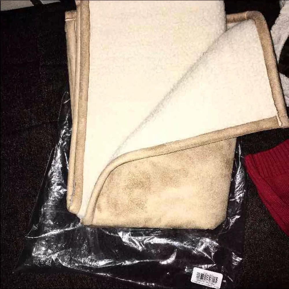 BNWT gap shearling sherpa blanket + free vest sweater